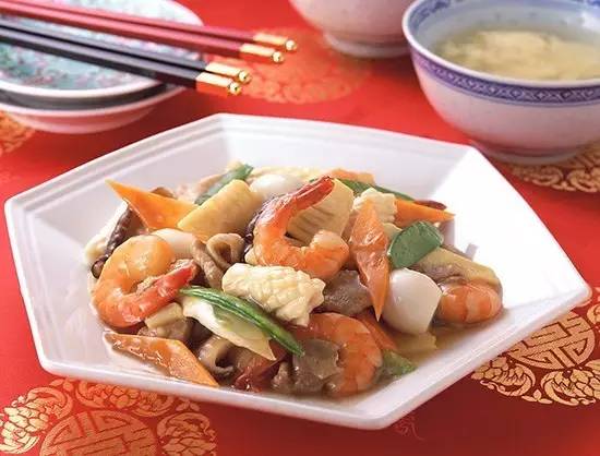 两家餐馆用同样的经营策略，却败在…….jpg